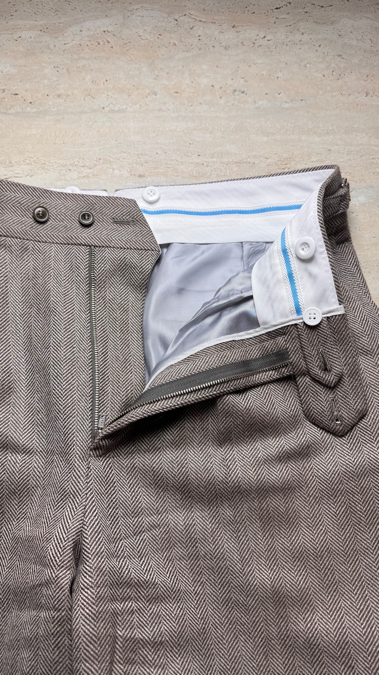 Pantalon coupe droite en flanelle à chevrons