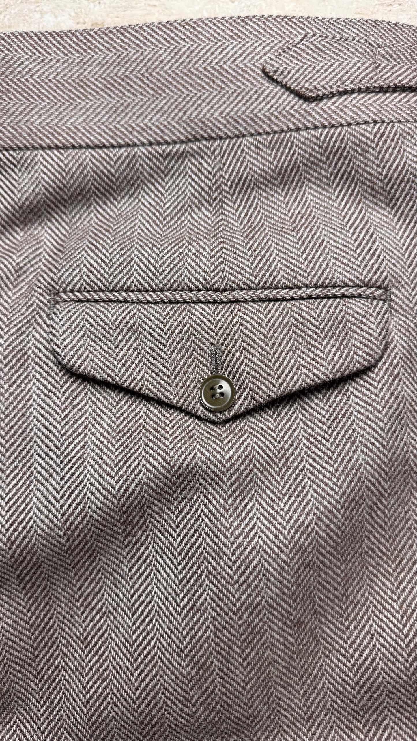 Pantalon coupe droite en flanelle à chevrons